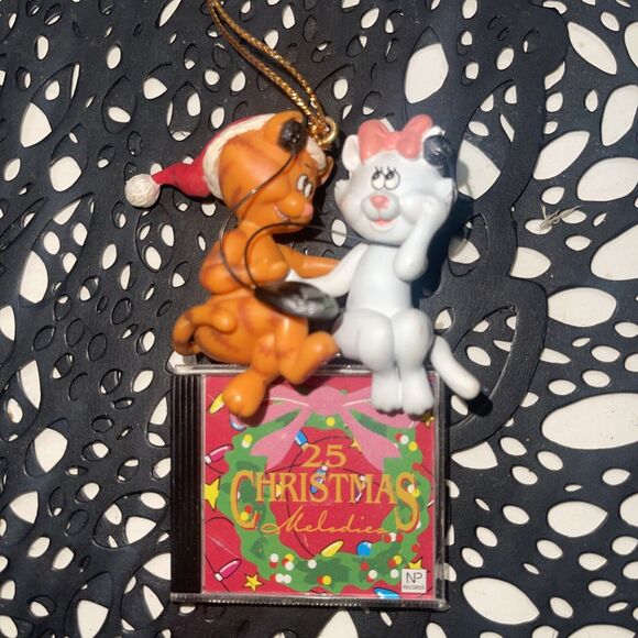 ⭐Mistletoe Magic Collection Cats Christmas Ornament Cats Listening to CD Walkman - Picture 4 of 5